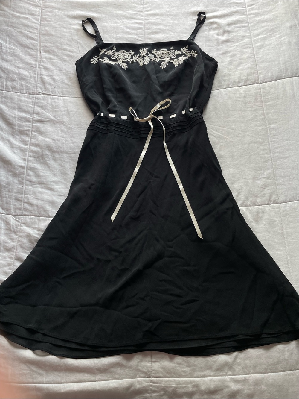 Ann Taylor Y2K Black Floral Embroidered Tie Silk Midi Dress 8 Whimsigoth Formal